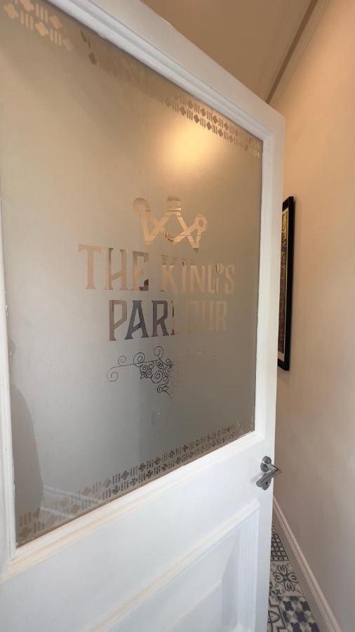 The King'S Parlour Whitehead Lägenhet Exteriör bild